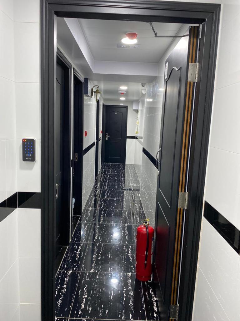 Day And Night Hostel Block D 10Th Floor Hongkong Eksteriør billede